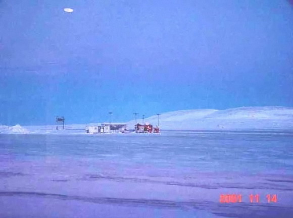 2001-11-6-Resolute-Bay-Canada